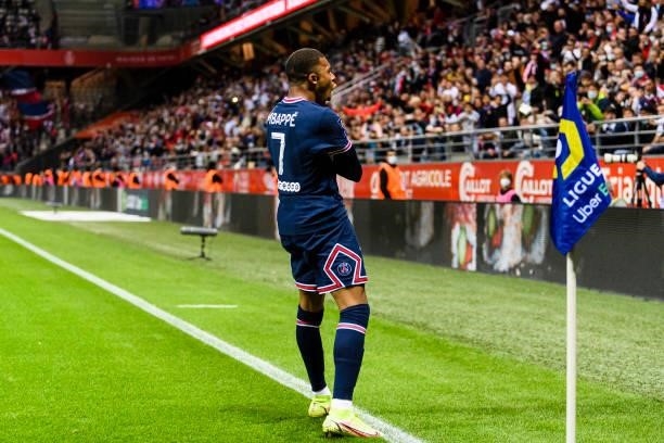 Kylian Mbappe of Paris Saint Germain celebrates his second goal during the Ligue 1 Uber Eats match between Reims and Paris Saint Germain at Stade...