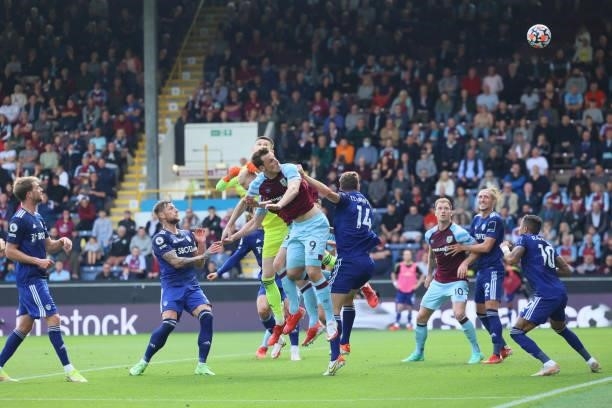Chris Wood of Burnley wins a header during the Premier League match between Burnley and Leeds United at Turf Moor, Burnley, UK on 29th August 2021.