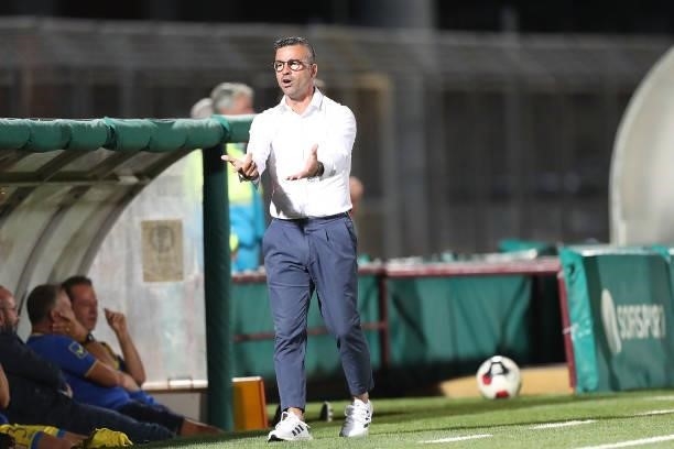 Antonio Di Natale manager of Carrarese Calcio 1908 shouts instructions to his players during the LEGA PRO match between US Citta' di Pontedera and...
