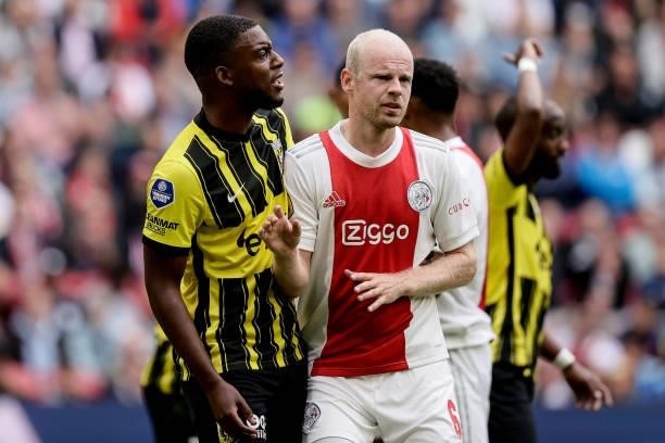 Riechedly Bazoer of Vitesse, Davy Klaassen of Ajax during the Dutch Eredivisie match between Ajax v Vitesse at the Johan Cruijff Arena on August 29,...