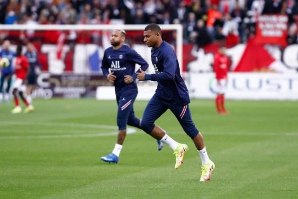 Kylian Mbappe and Neymar Jr of Paris Saint-Germain warm up before the Ligue 1 Uber Eats match between Reims and Paris Saint Germain at Stade Auguste...