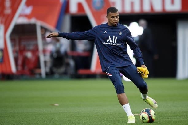 Kylian Mbappe of PSG during the warm-up before the Ligue 1 Uber Eats match between Reims and Paris Saint Germain at Stade Auguste Delaune on August...