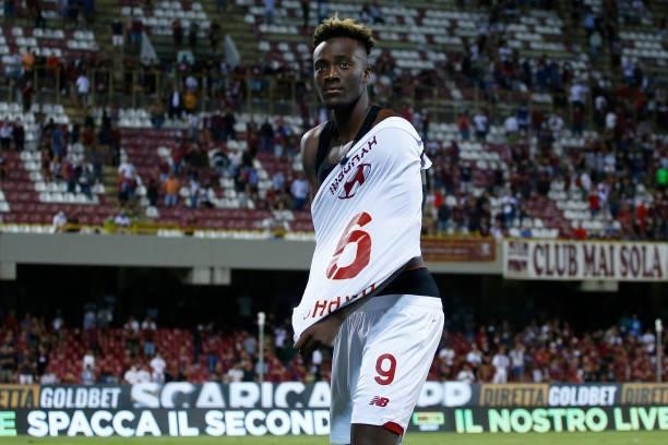 Tammy Abraham of AS Roma looks on during the Serie A match between US Salernitana and AS Roma at Stadio Arechi on August 29, 2021 in Salerno, Italy.