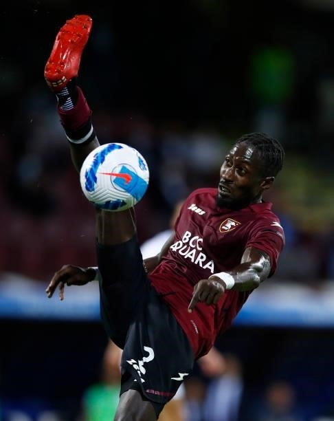 Mamadou Coulibaly of US Salernitana controls the ball during the Serie A match between US Salernitana and AS Roma at Stadio Arechi on August 29, 2021...