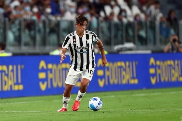 Paulo Dybala of Juventus FC controls the ball during the Serie A match between Juventus and Empoli FC at Allianz Stadium on August 28, 2021 in Turin,...