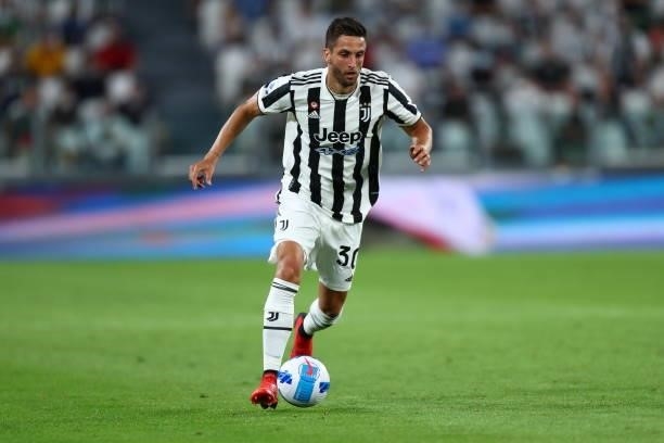 Rodrigo Bentancur of Juventus FC controls the ball during the Serie A match between Juventus and Empoli FC at Allianz Stadium on August 28, 2021 in...