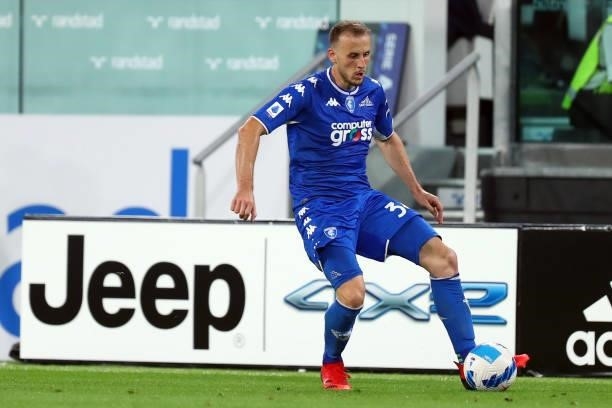 Ardian Ismajli of Empoli FC controls the ball during the Serie A match between Juventus and Empoli FC at Allianz Stadium on August 28, 2021 in Turin,...