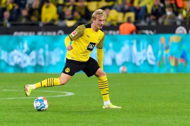 Julian Brandt of Borussia Dortmund controls the ball during the Bundesliga match between Borussia Dortmund and TSG Hoffenheim at Signal Iduna Park on...