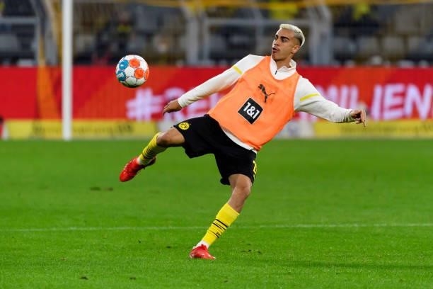 Reinier of Borussia Dortmund controls the ball during the Bundesliga match between Borussia Dortmund and TSG Hoffenheim at Signal Iduna Park on...