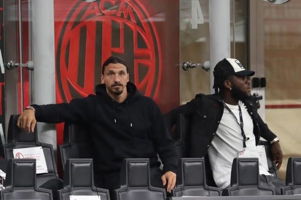Franck Kessie' of AC Milan and Zlatan Ibrahimovic during the Serie A match between AC Milan and Cagliari Calcio at Stadio Giuseppe Meazza on August...