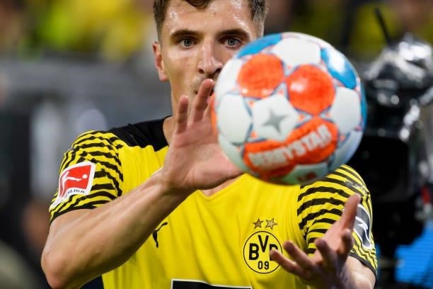 Thomas Meunier of Borussia Dortmund controls the ball during the Bundesliga match between Borussia Dortmund and TSG Hoffenheim at Signal Iduna Park...