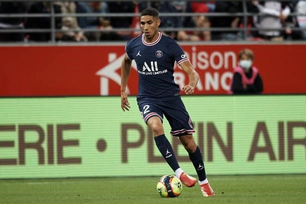 Achraf Hakimi of PSG controls the ball during the Ligue 1 Uber Eats match between Reims and Paris Saint Germain at Stade Auguste Delaune on August...