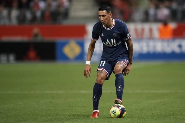 Angel Di Maria of PSG controls the ball during the Ligue 1 Uber Eats match between Reims and Paris Saint Germain at Stade Auguste Delaune on August...