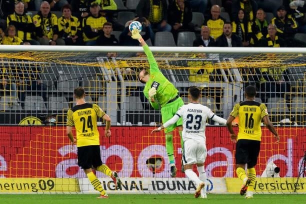 Goalkeeper Gregor Kobel of Borussia Dortmund controls the ball during the Bundesliga match between Borussia Dortmund and TSG Hoffenheim at Signal...