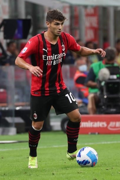 Brahim Díaz of AC Milan in action during the Serie A match between AC Milan and Cagliari Calcio at Stadio Giuseppe Meazza on August 29, 2021 in...