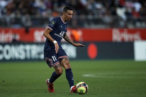 Angel Di Maria of PSG does passed during the Ligue 1 Uber Eats match between Reims and Paris Saint Germain at Stade Auguste Delaune on August 29,...