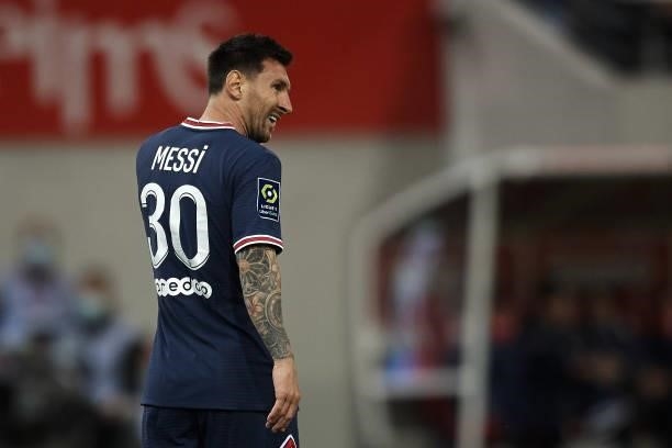 Lionel Messi of PSG reacts during the Ligue 1 Uber Eats match between Reims and Paris Saint Germain at Stade Auguste Delaune on August 29, 2021 in...