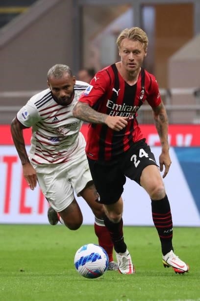 Simon Kjaer of AC Milan in action during the Serie A match between AC Milan and Cagliari Calcio at Stadio Giuseppe Meazza on August 29, 2021 in...