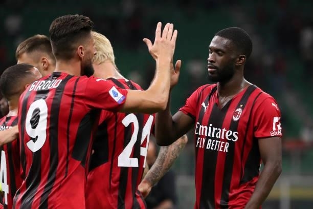 Olivier Giroud of AC Milan and Fikayo Tomori celebrates the win at end of the Serie A match between AC Milan and Cagliari Calcio at Stadio Giuseppe...