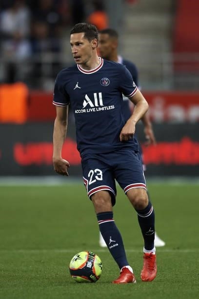 Julian Draxler of PSG in action during the Ligue 1 Uber Eats match between Reims and Paris Saint Germain at Stade Auguste Delaune on August 29, 2021...