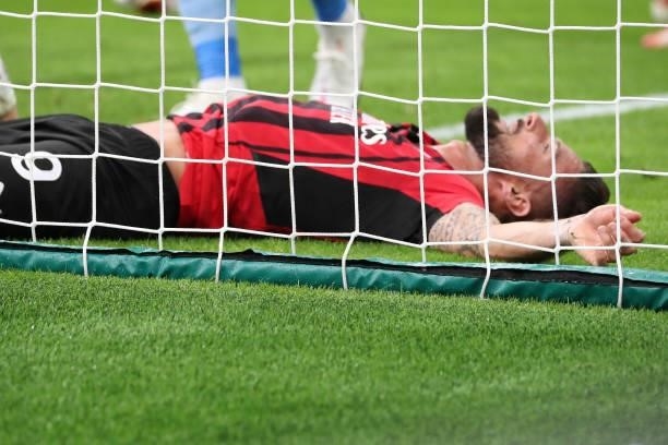 Olivier Giroud of AC Milan shows his dejection during the Serie A match between AC Milan and Cagliari Calcio at Stadio Giuseppe Meazza on August 29,...