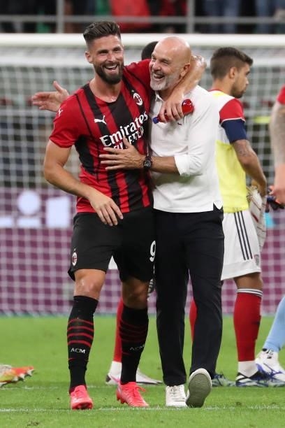 Olivier Giroud of AC Milan and Stefano Pioli celebrates the win at end of the Serie A match between AC Milan and Cagliari Calcio at Stadio Giuseppe...