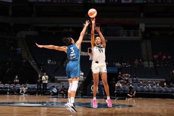 Betnijah Laney of the New York Liberty shoots the ball during the game against the Minnesota Lynx on August 31, 2021 at Target Center in Minneapolis,...