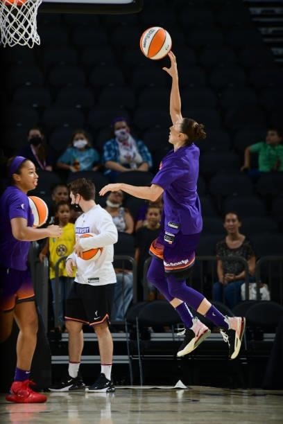 Diana Taurasi of the Phoenix Mercury drives to the basket before the game against the Chicago Sky on August 31, 2021 at the Footprint Center in...
