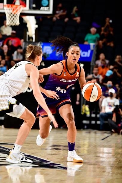 Skylar Diggins-Smith of the Phoenix Mercury drives to the basket against the Chicago Sky on August 31, 2021 at Footprint Center in Phoenix, Arizona....