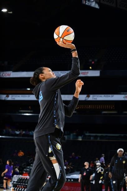 Azura Stevens of the Chicago Sky drives to the basket before the game against the Phoenix Mercury on August 31, 2021 at the Footprint Center in...