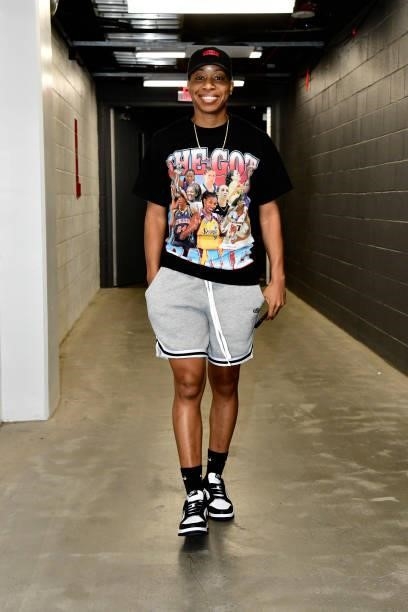Shey Peddy of the Phoenix Mercury arrives to the game against the Chicago Sky on August 31, 2021 at Footprint Center in Phoenix, Arizona. NOTE TO...
