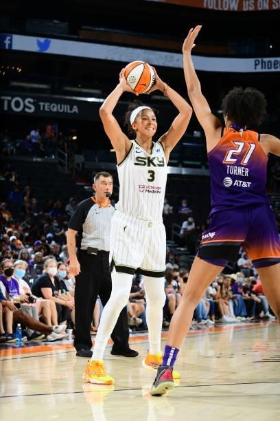 Candace Parker of the Chicago Sky handles the ball against the Phoenix Mercury on August 31, 2021 at the Footprint Center in Phoenix, Arizona. NOTE...