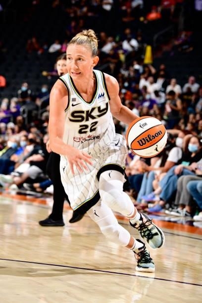 Courtney Vandersloot of the Chicago Sky drives to the basket against the Phoenix Mercury on August 31, 2021 at Footprint Center in Phoenix, Arizona....