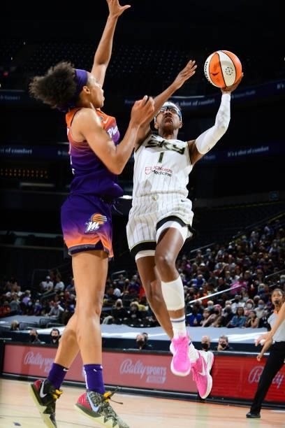 Diamond DeShields of the Chicago Sky drives to the basket against the Phoenix Mercury on August 31, 2021 at the Footprint Center in Phoenix, Arizona....