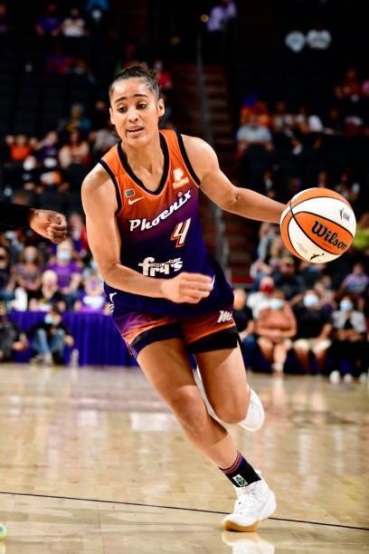 Skylar Diggins-Smith of the Phoenix Mercury drives to the basket against the Chicago Sky on August 31, 2021 at Footprint Center in Phoenix, Arizona....