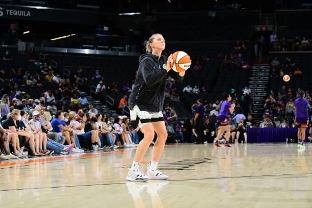 Allie Quigley of the Chicago Sky looks to shoot the ball before the game against the Phoenix Mercury on August 31, 2021 at the Footprint Center in...