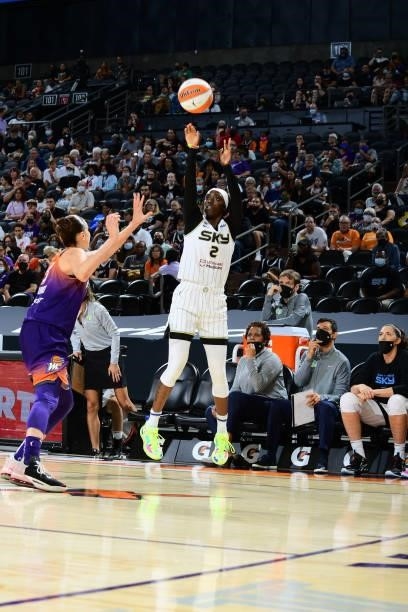 Kahleah Copper of the Chicago Sky shoots the ball against the Phoenix Mercury on August 31, 2021 at the Footprint Center in Phoenix, Arizona. NOTE TO...