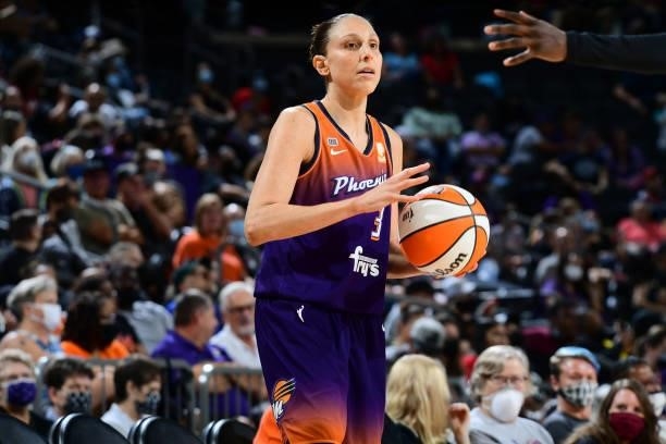 Diana Taurasi of the Phoenix Mercury handles the ball during the game against the Chicago Sky on August 31, 2021 at the Footprint Center in Phoenix,...
