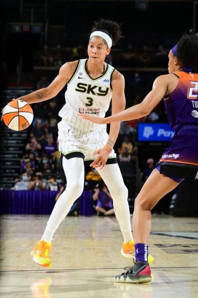 Candace Parker of the Chicago Sky handles the ball during the game against the Phoenix Mercury on August 31, 2021 at the Footprint Center in Phoenix,...