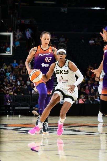 Diamond DeShields of the Chicago Sky handles the ball during the game against the Phoenix Mercury on August 31, 2021 at the Footprint Center in...