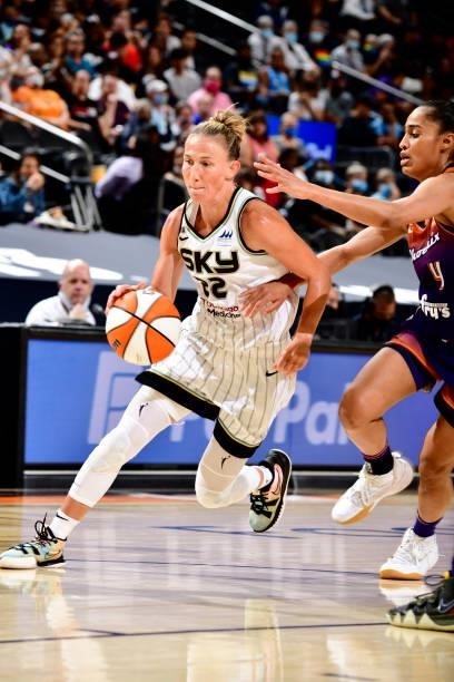 Courtney Vandersloot of the Chicago Sky drives to the basket against the Phoenix Mercury on August 31, 2021 at Footprint Center in Phoenix, Arizona....