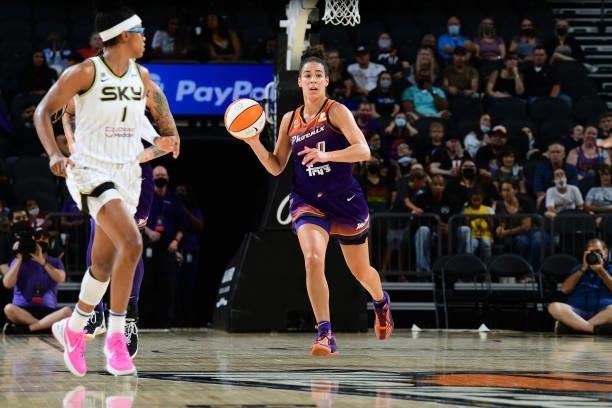 Kia Nurse of the Phoenix Mercury handles the ball during the game against the Chicago Sky on August 31, 2021 at the Footprint Center in Phoenix,...