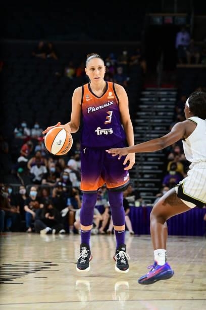 Diana Taurasi of the Phoenix Mercury handles the ball during the game against the Chicago Sky on August 31, 2021 at the Footprint Center in Phoenix,...