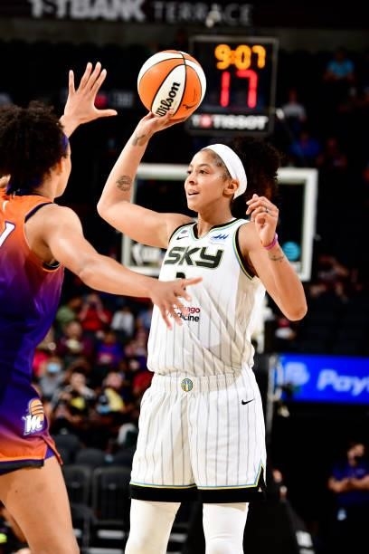 Candace Parker of the Chicago Sky looks to pass the ball against the Phoenix Mercury on August 31, 2021 at Footprint Center in Phoenix, Arizona. NOTE...