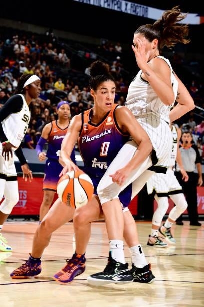 Kia Nurse of the Phoenix Mercury drives to the basket against the Chicago Sky on August 31, 2021 at Footprint Center in Phoenix, Arizona. NOTE TO...