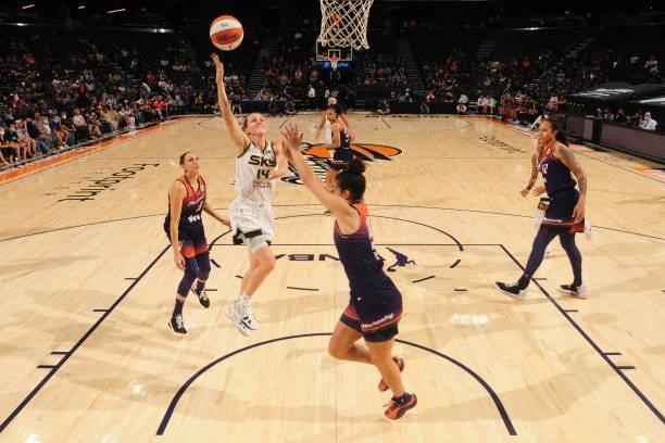 Allie Quigley of the Chicago Sky shoots the ball against the Phoenix Mercury on August 31, 2021 at Footprint Center in Phoenix, Arizona. NOTE TO...