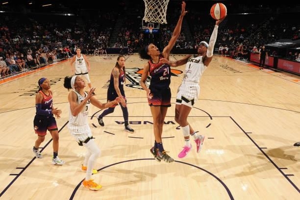Diamond DeShields of the Chicago Sky shoots the ball against the Phoenix Mercury on August 31, 2021 at Footprint Center in Phoenix, Arizona. NOTE TO...