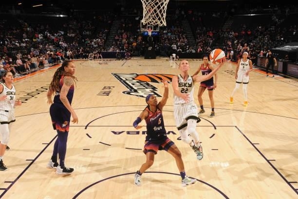 Courtney Vandersloot of the Chicago Sky shoots the ball against the Phoenix Mercury on August 31, 2021 at Footprint Center in Phoenix, Arizona. NOTE...