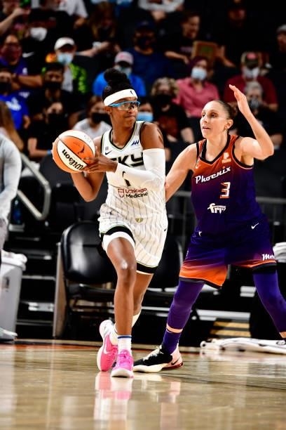 Diamond DeShields of the Chicago Sky looks to pass the ball against the Phoenix Mercury on August 31, 2021 at Footprint Center in Phoenix, Arizona....