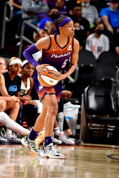 Shey Peddy of the Phoenix Mercury looks to pass the ball against the Chicago Sky on August 31, 2021 at Footprint Center in Phoenix, Arizona. NOTE TO...